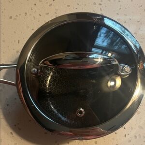 Hexclad quart saucepan